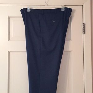 Haggar Men’s dress pants Navy 40x30 NICE 👀
